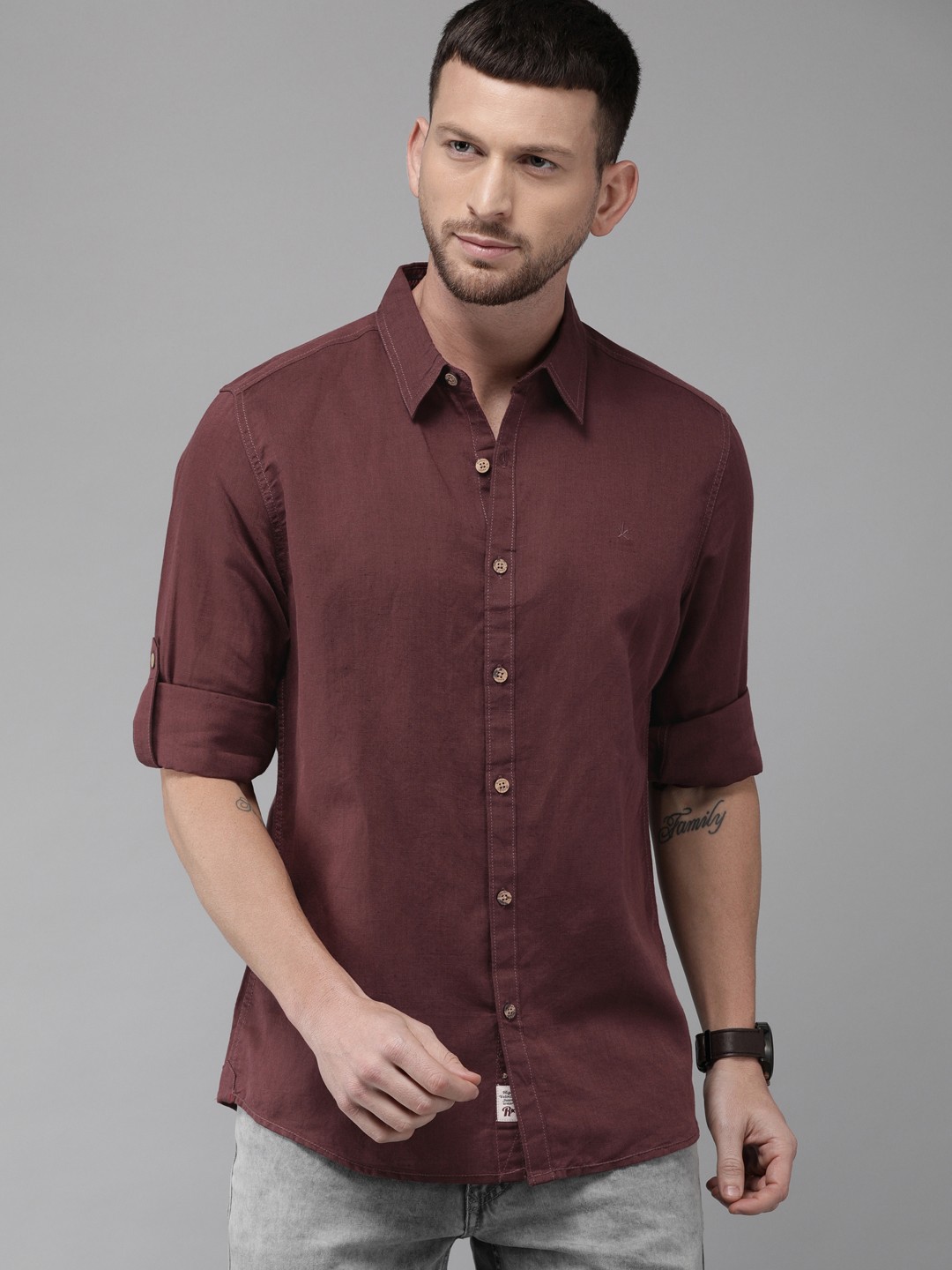 

The Roadster Lifestyle Co Men Burgundy Regular Fit Solid Casual Linen Shirt