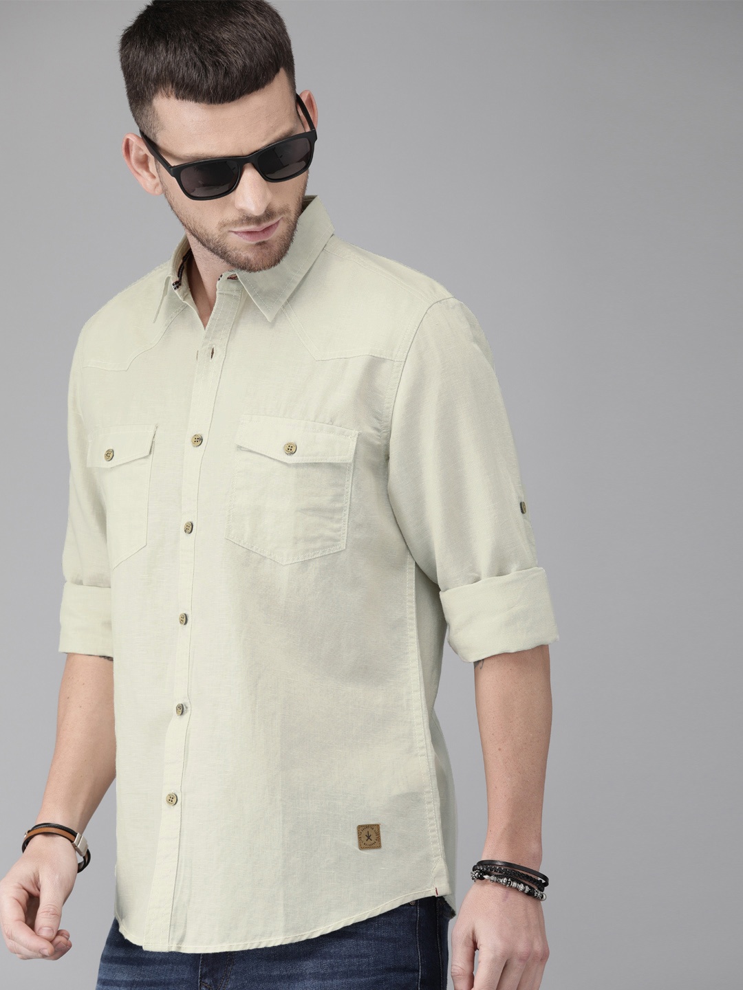 

The Roadster Lifestyle Co Men Off-White Regular Fit Solid Sustainable Casual Linen Shirt