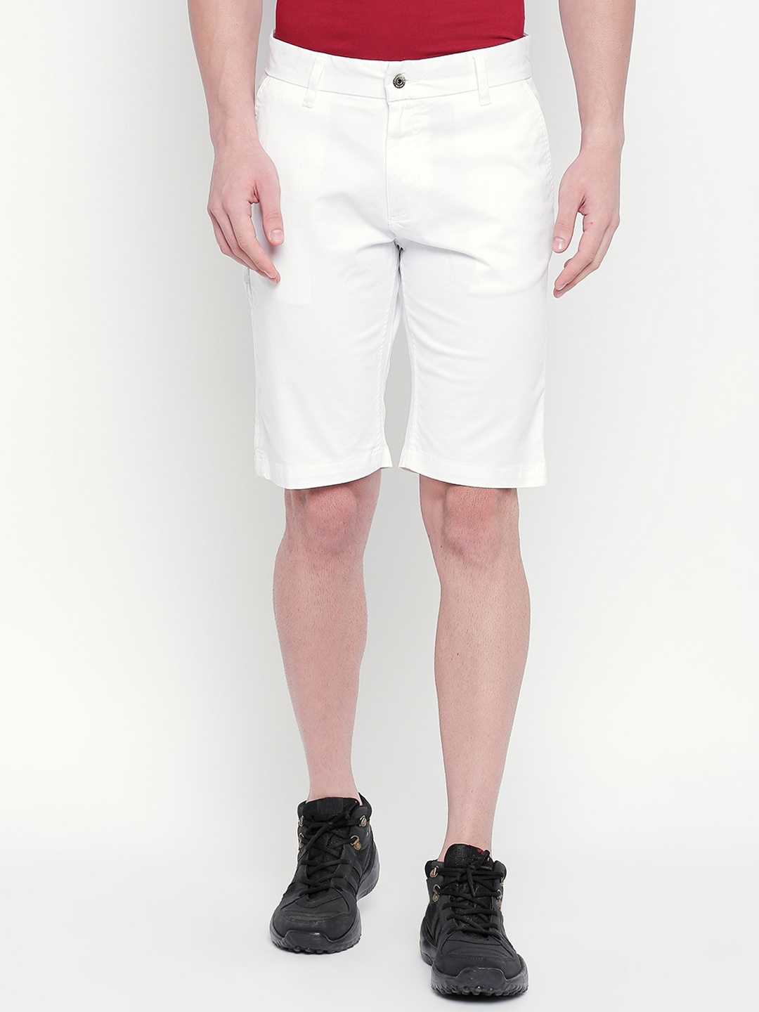 

Kenneth Cole Men White Solid Regular Fit Chino Shorts