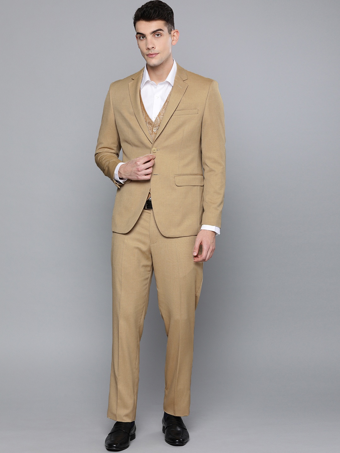 

Louis Philippe Men Beige Self Design Single-Breasted Regular Fit Wedding Suit