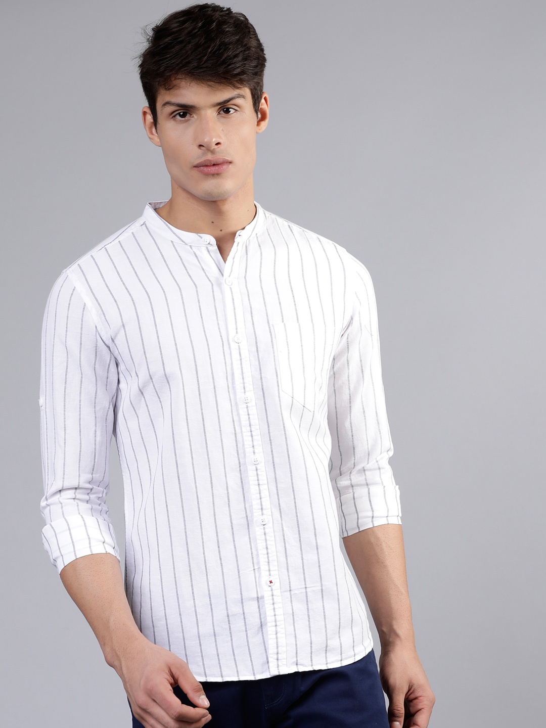 

LOCOMOTIVE Men White & Blue Slim Fit Striped Casual Shirt