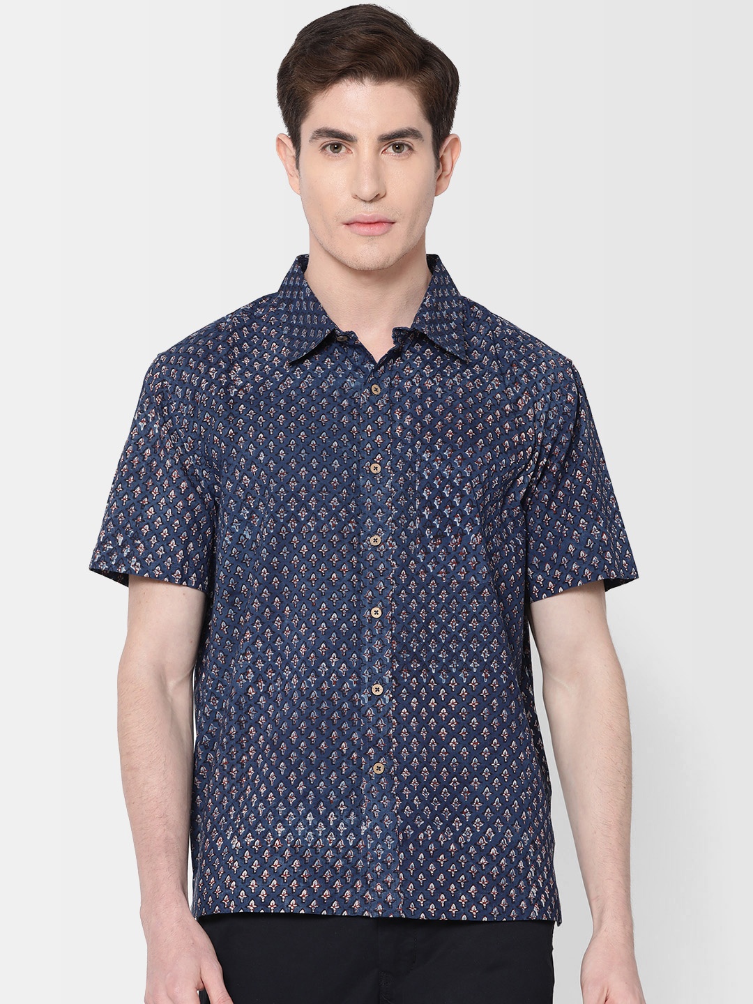 

Fabindia Men Navy Blue & Maroon Regular Fit Handblock Print Casual Shirt