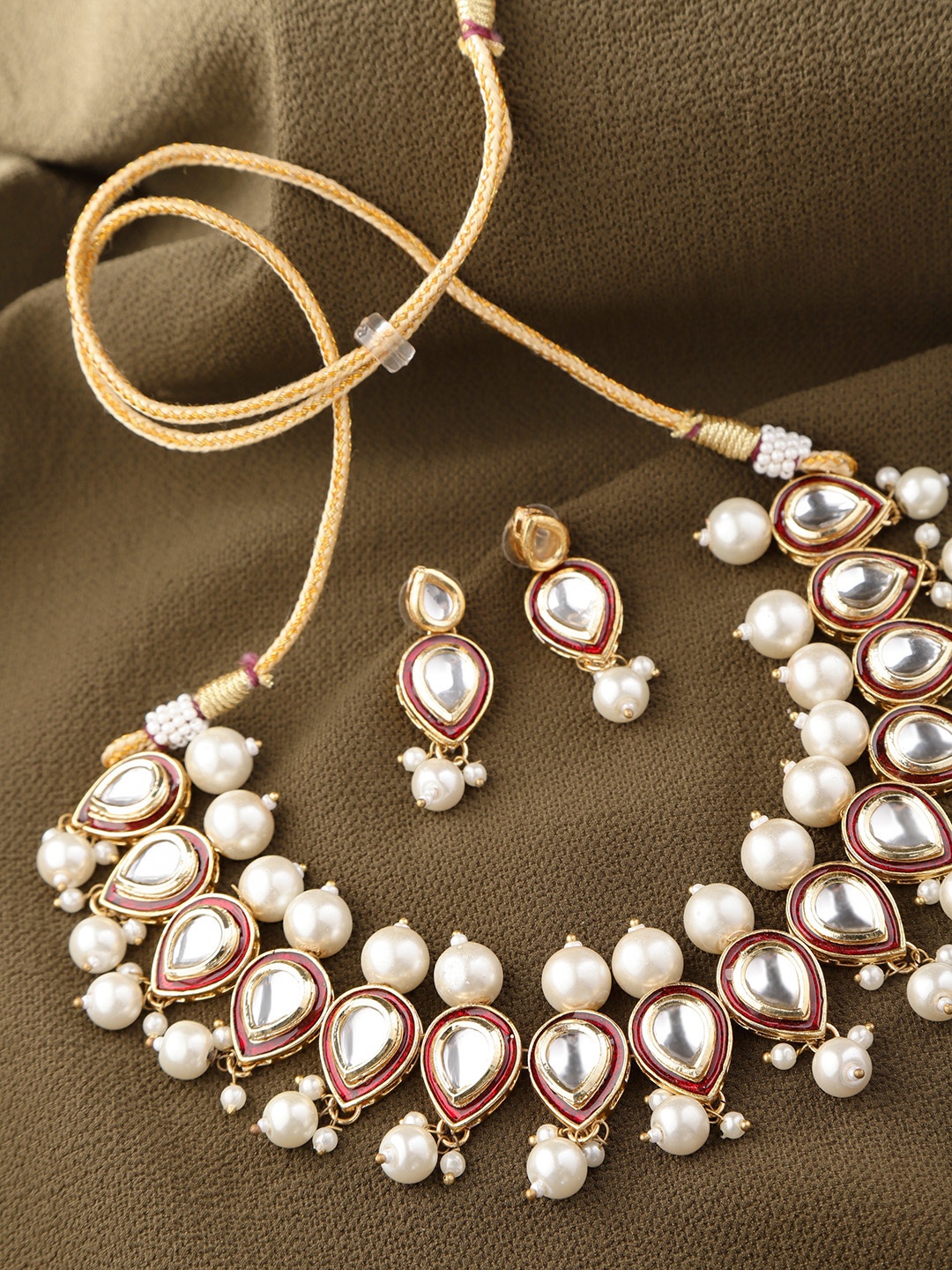 

Zobby Off-White & Maroon Gold-Plated Kundan & Studded Beaded Handcrafted Jewellery Set