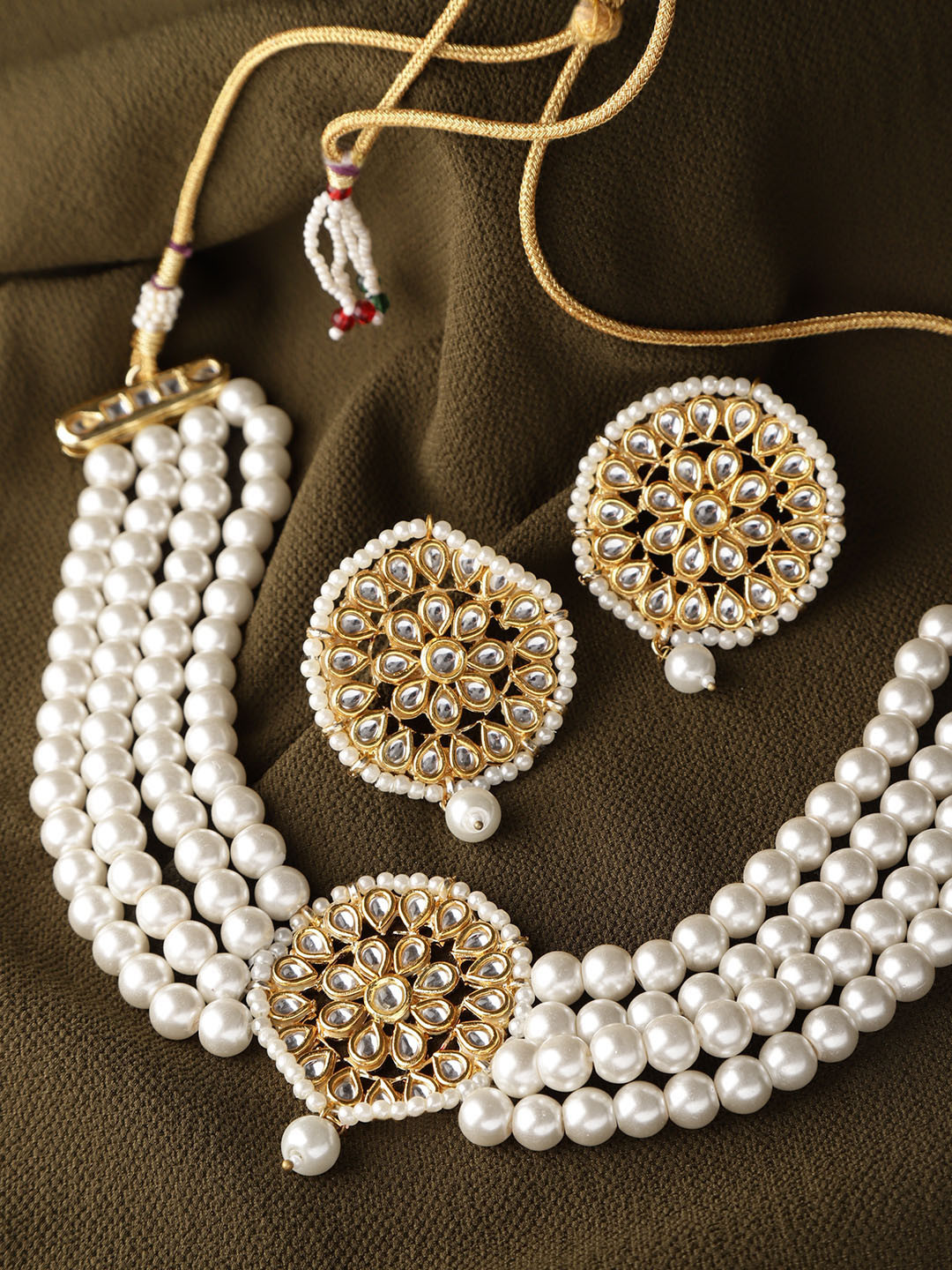 

Zobby Off-White Gold-Plated Kundan Studded Beaded Handcrafted Jewellery Set
