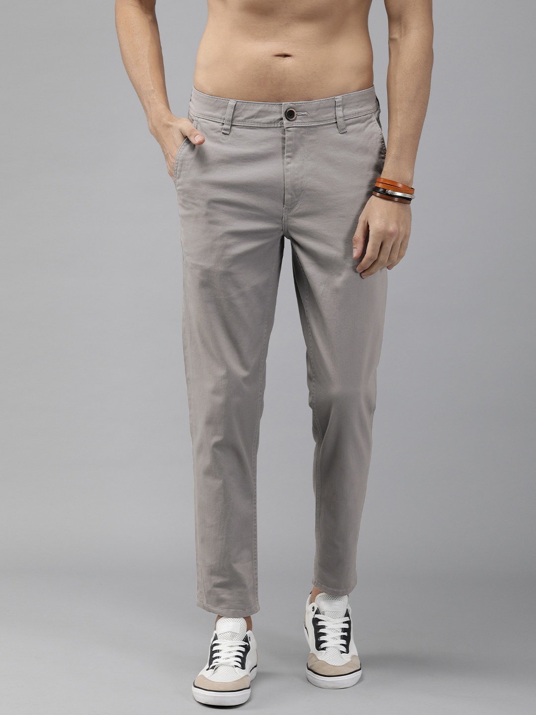 

The Roadster Lifestyle Co Men Grey Budford Tapered Fit Solid Chinos