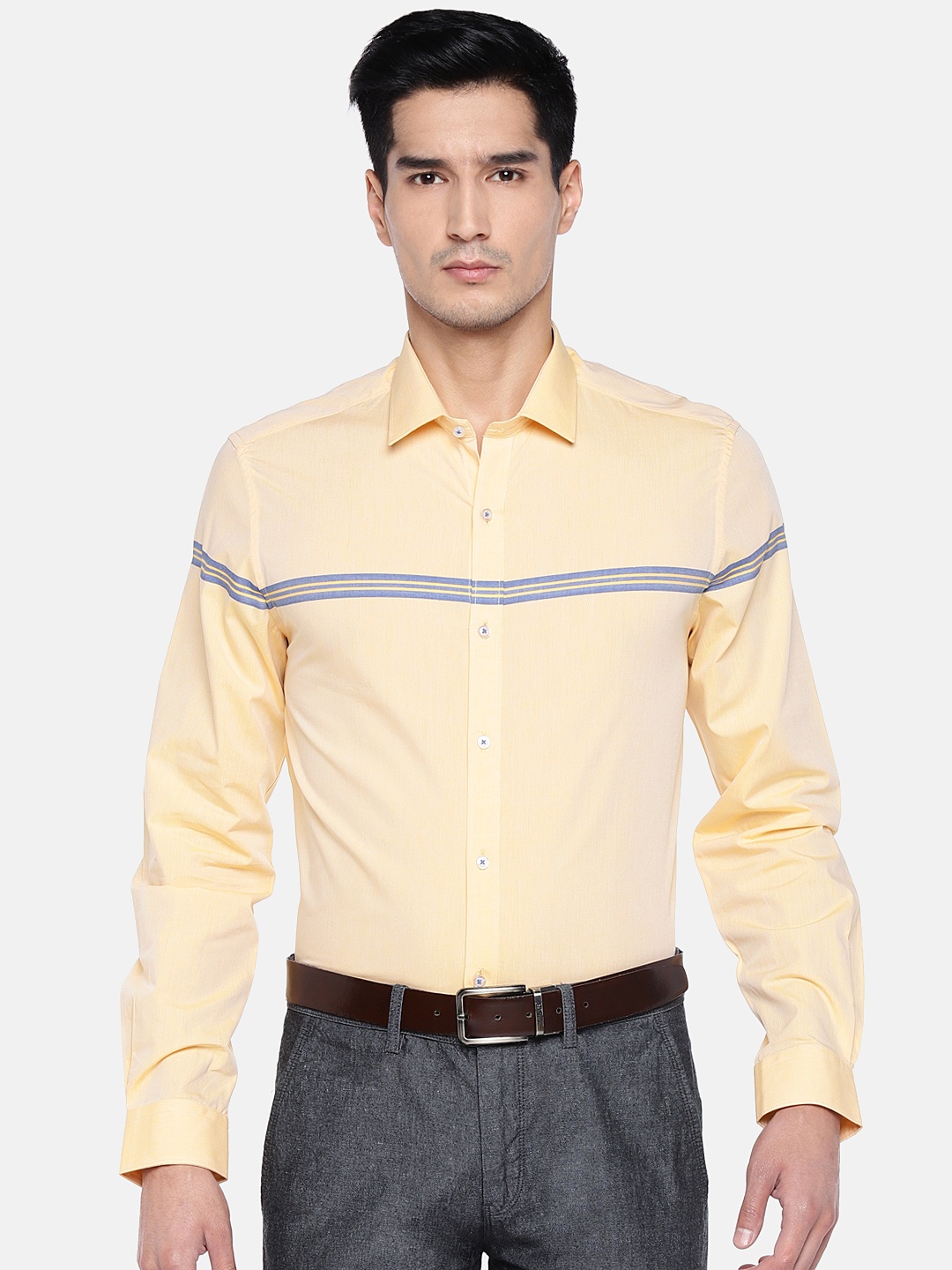 

Turtle Men Yellow Relaxed Slim Fit Solid Formal Shirt