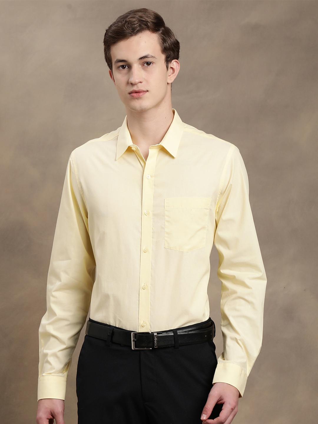 

Turtle Men Yellow Relaxed Slim Fit Solid Formal Shirt