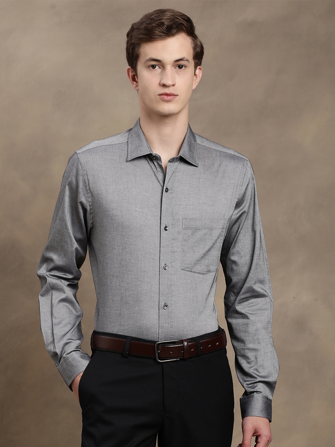 

Turtle Men Grey Slim Fit Solid Formal Shirt