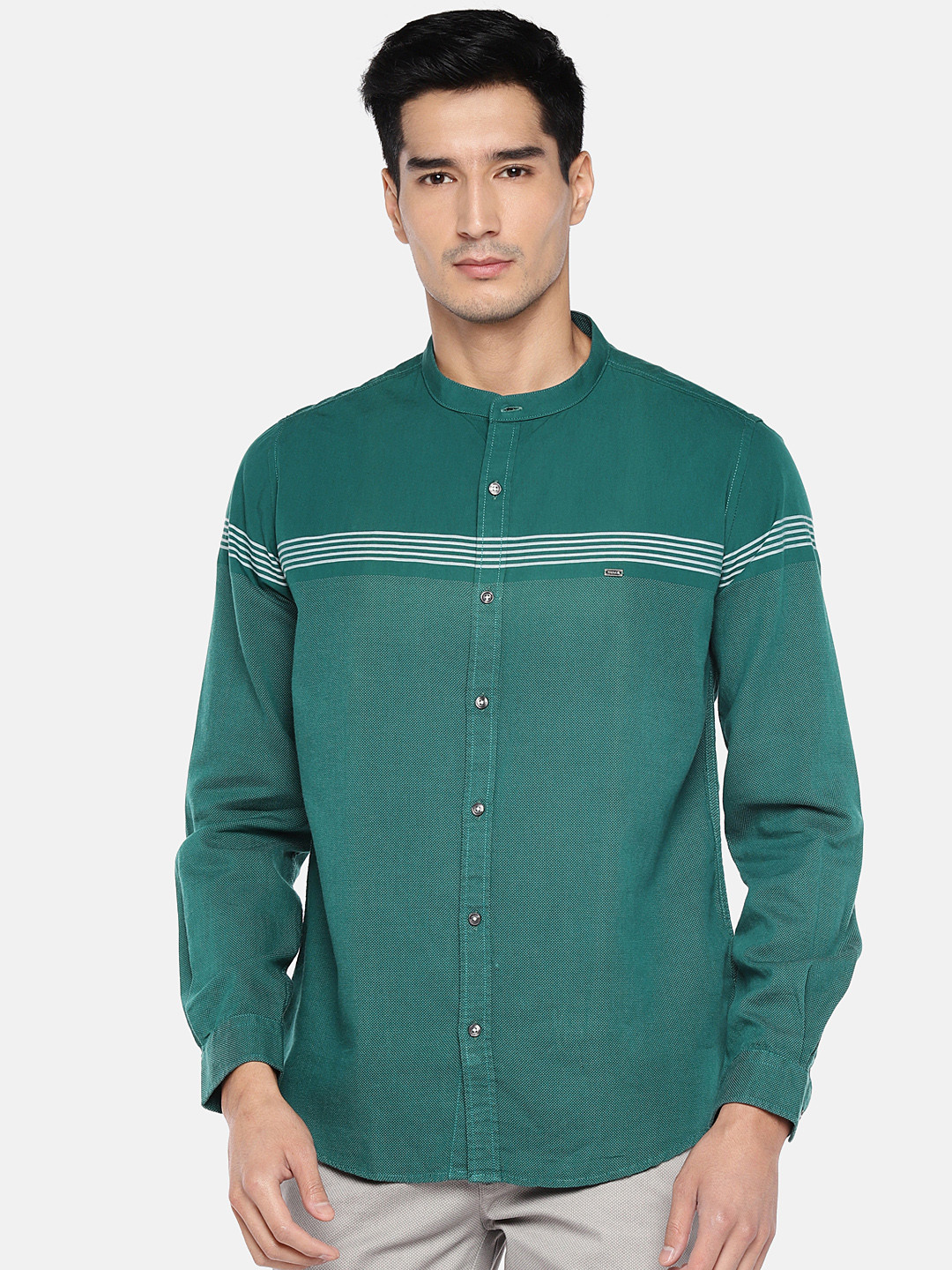 

Turtle Men Green & White Slim Fit Striped Casual Shirt