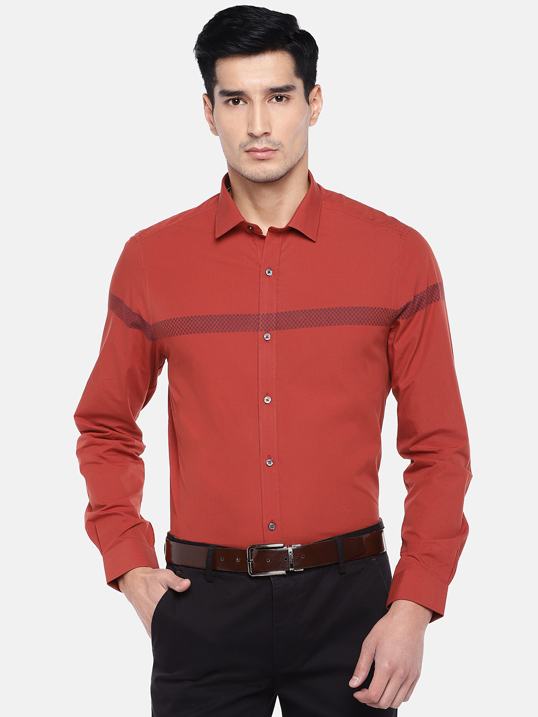 

Turtle Men Red Relaxed Slim Fit Solid Formal Shirt