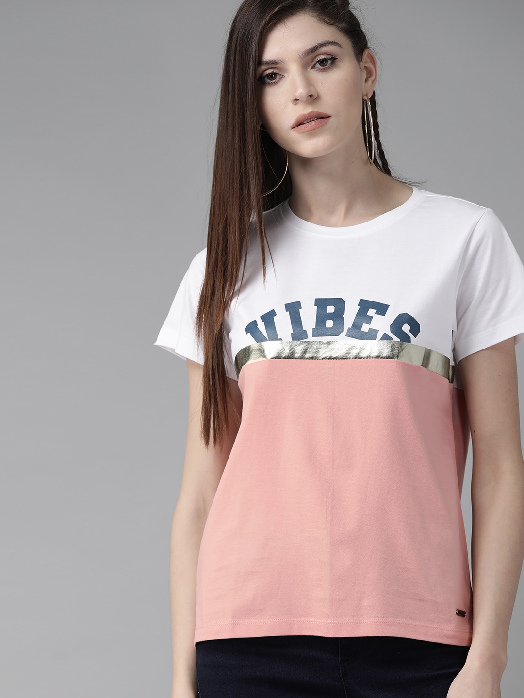 

The Roadster Lifestyle Co Women White Peach-Coloured Colourblocked Round Neck Pure Cotton T-shirt