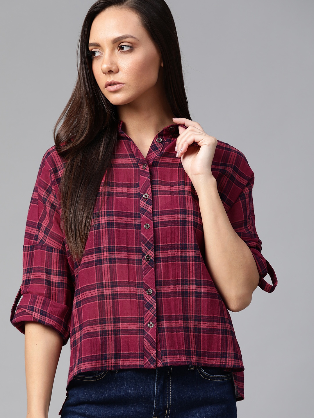 

The Roadster Lifestyle Co Women Pink & Navy Blue Regular Fit Checked High-Low Casual Shirt, Maroon