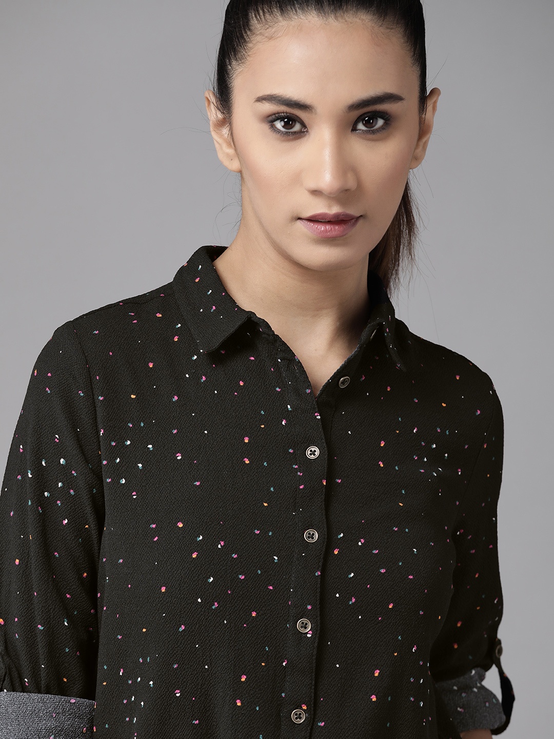 

The Roadster Lifestyle Co Women Black & Pink Regular Fit Abstract Print Casual Shirt