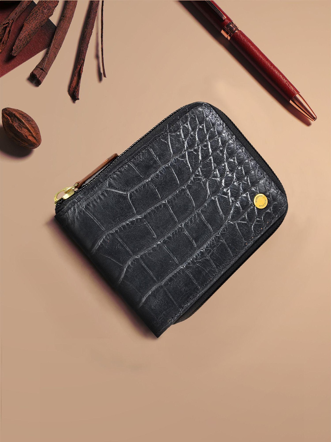 

Hidesign Men Black Textured Zip Around Leather Wallet
