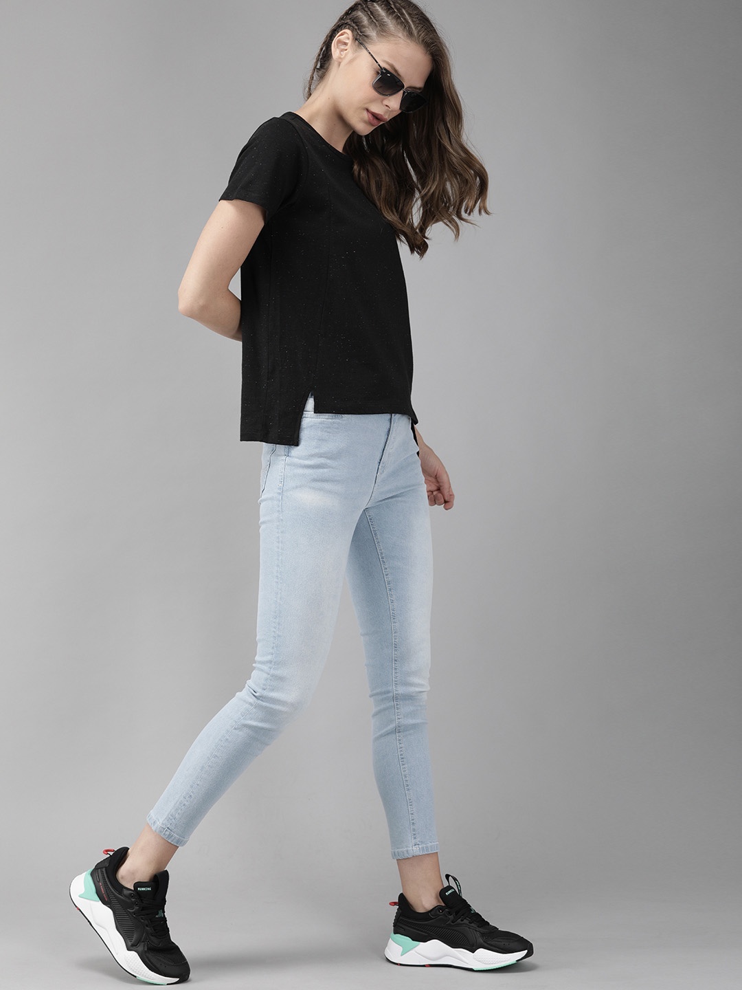 

The Roadster Lifestyle Co Women Blue Skinny Fit Mid-Rise Clean Look Jeans
