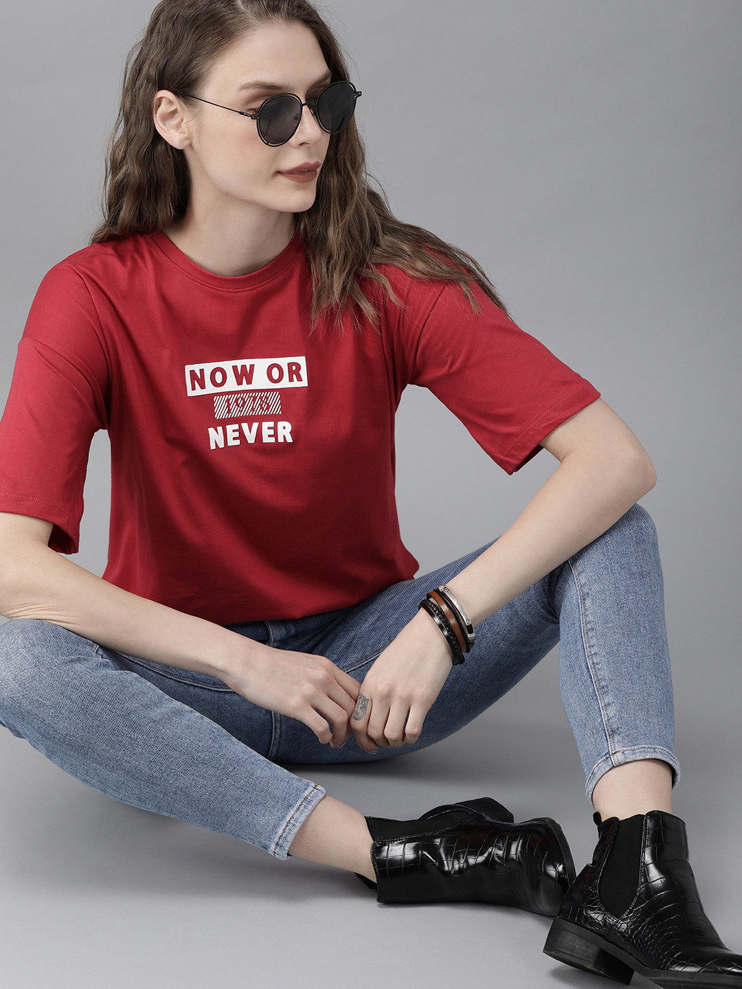 

The Roadster Lifestyle Co Women Red Solid Round Neck Pure Cotton T-shirt With Printed Detailing