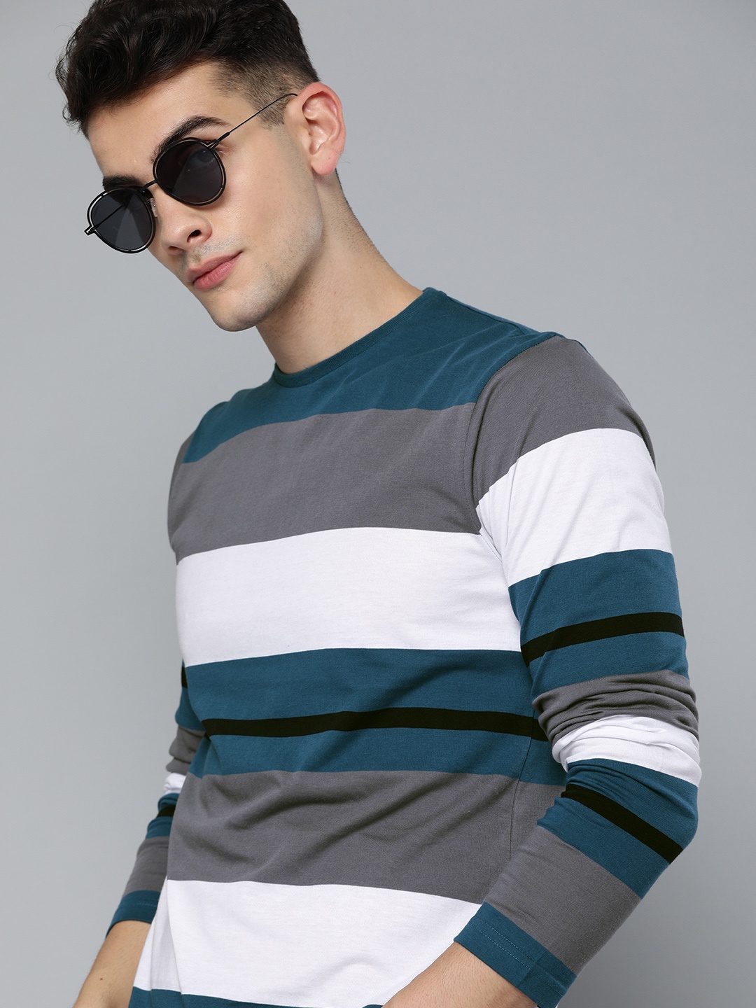 

HERE&NOW Men Grey & White Striped Round Neck T-shirt