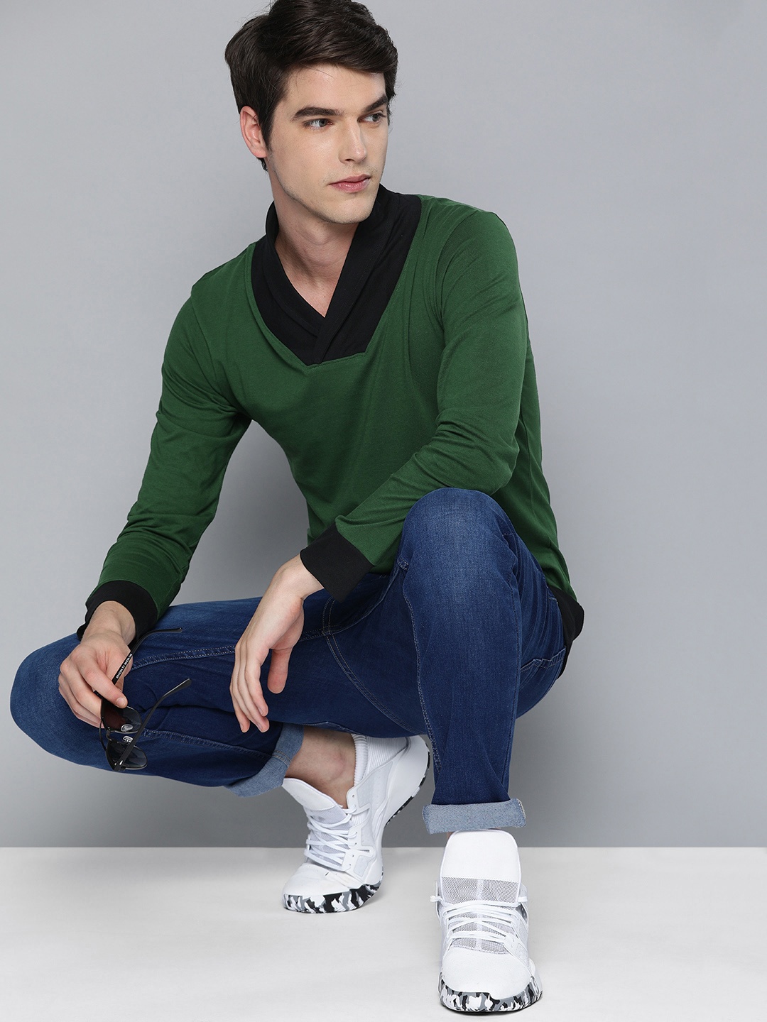 

HERENOW Men Olive Green Solid Shawl Collar Pure Cotton T-shirt