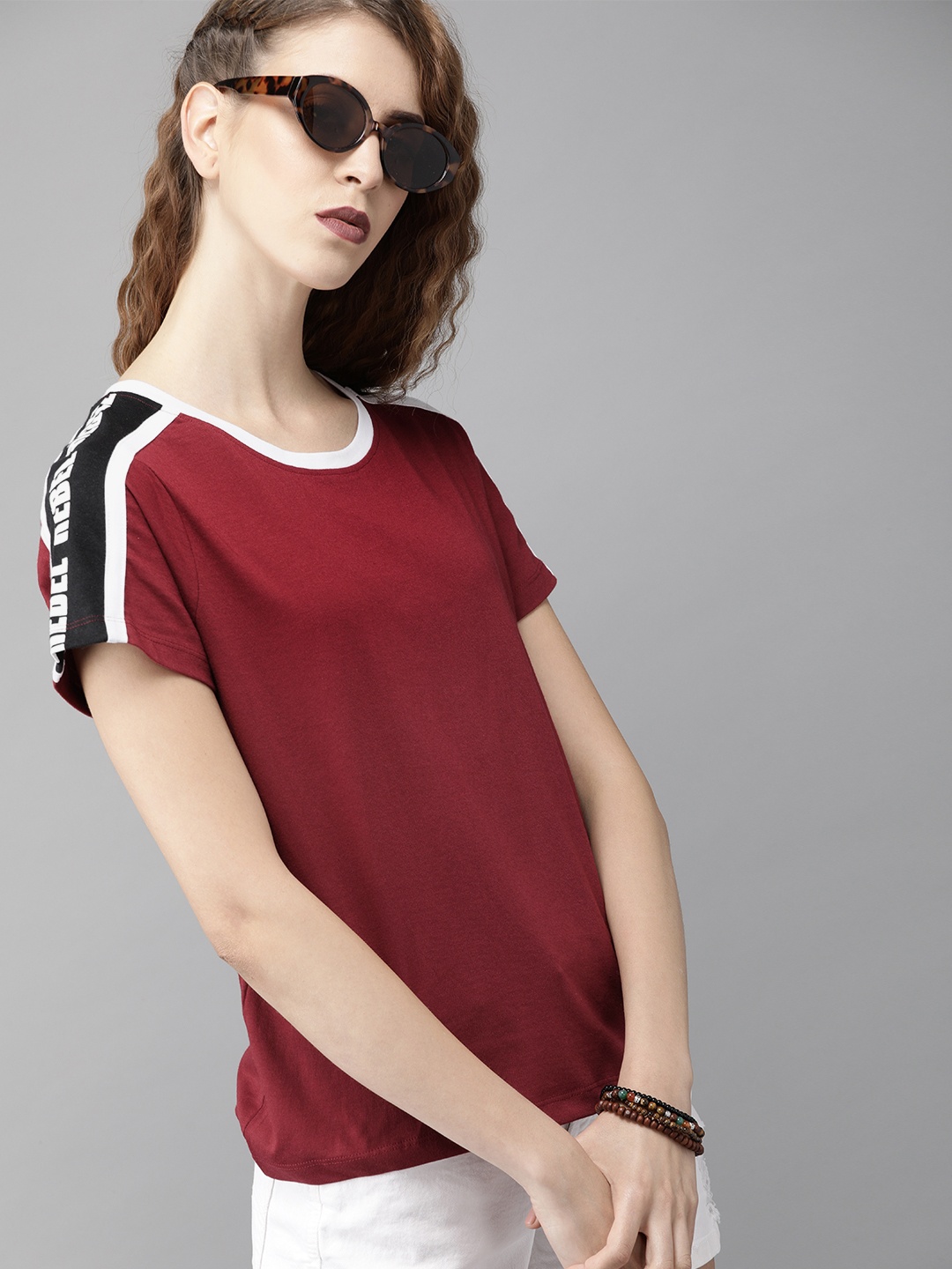 

The Roadster Lifestyle Co Women Maroon Solid Round Neck Pure Cotton T-shirt