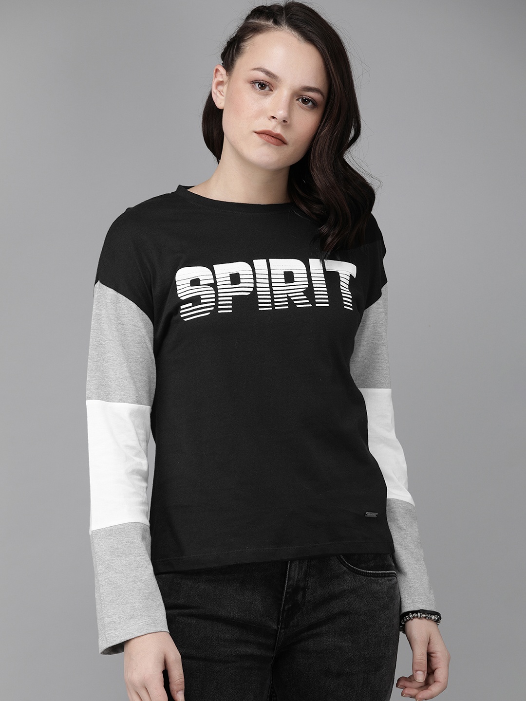 

The Roadster Lifestyle Co Women Black & White Printed Round Neck T-shirt