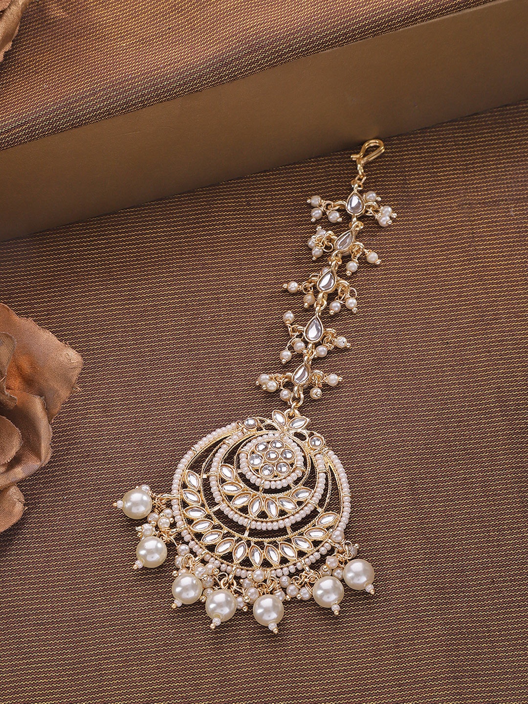 

Melani Borsa Off-White Gold-Plated Handcrafted Kundan-Studded & Beaded Maang Tika