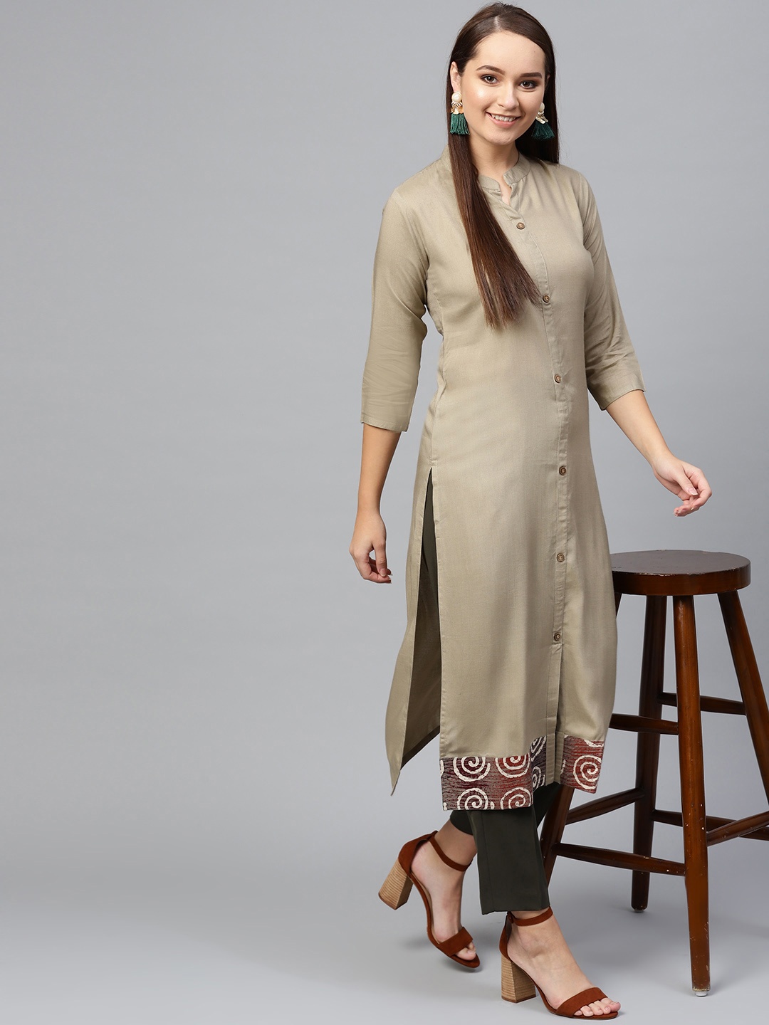 

KSUT Women Taupe Solid Straight Kurta