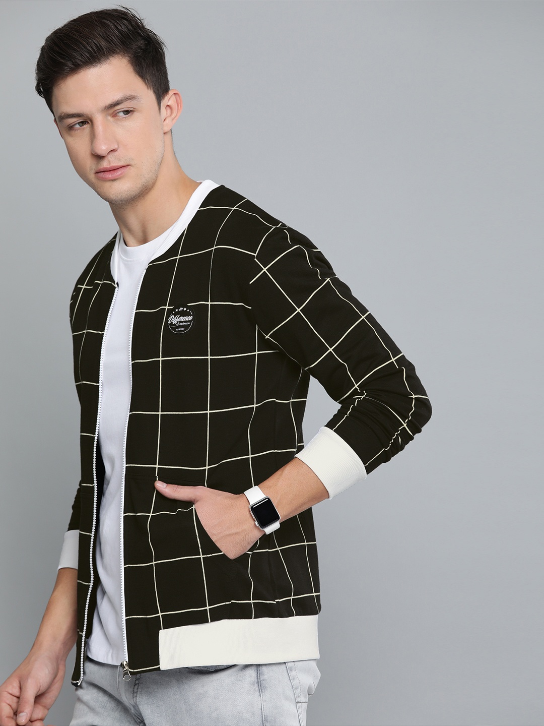 

Difference of Opinion Men Black & Off-White Checked Sweatshirt