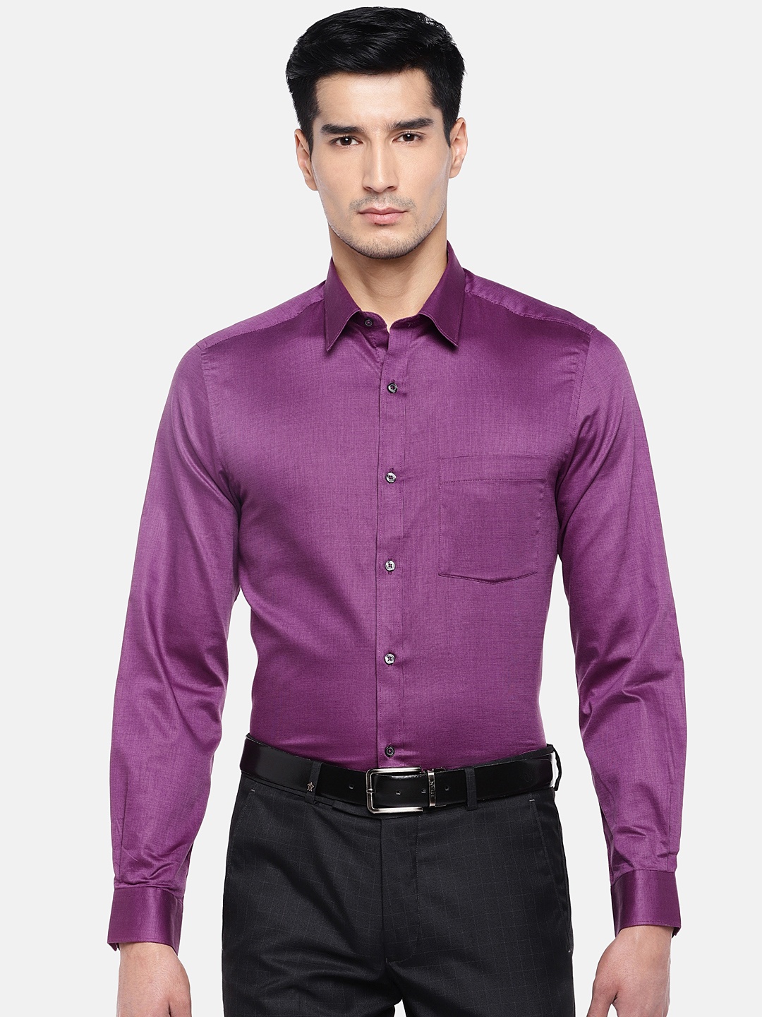 

Turtle Men Magenta Relaxed Slim Fit Solid Giza Cotton Formal Shirt