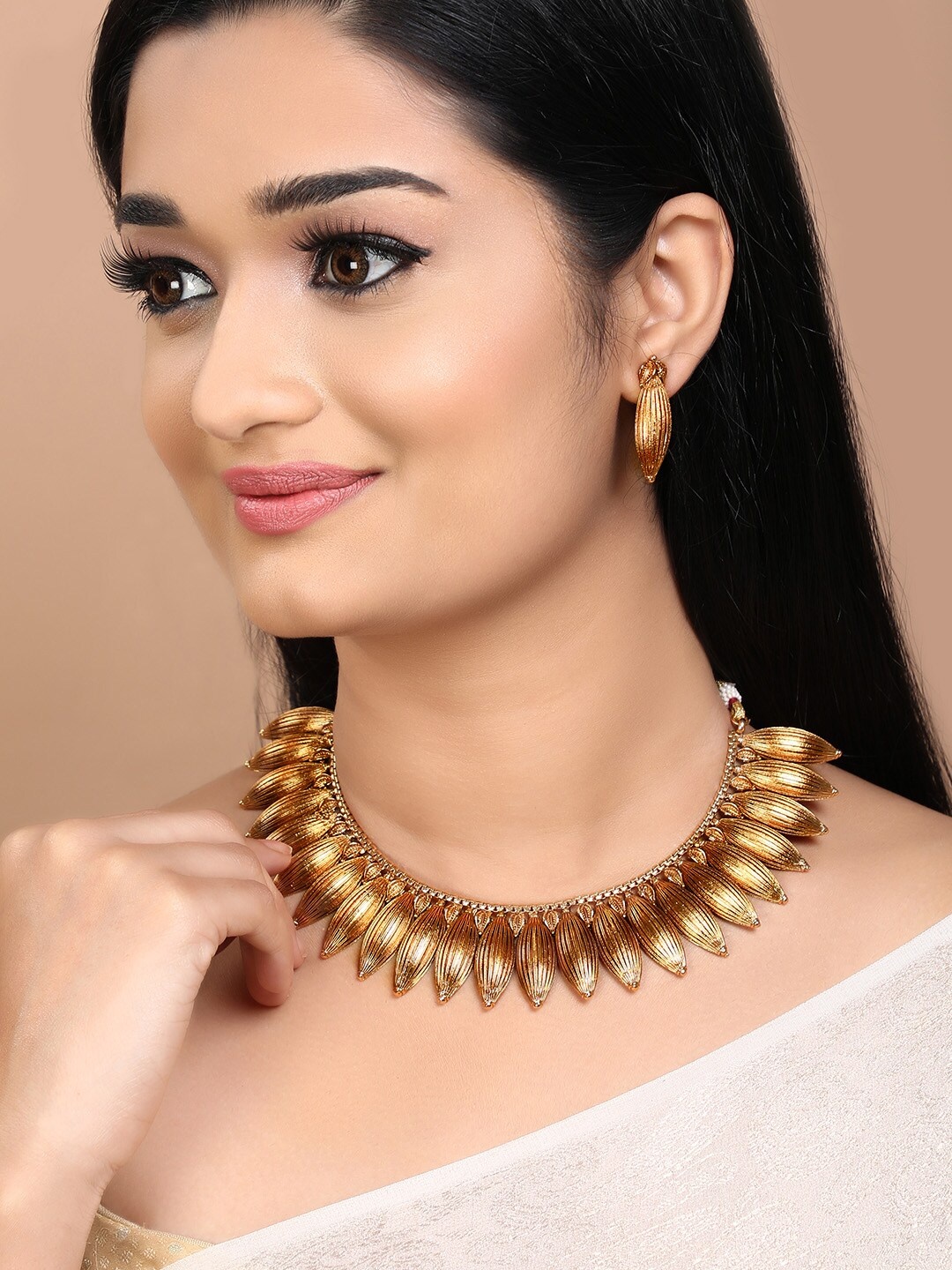 

Rubans Gold-Plated Textured Jewellery Set