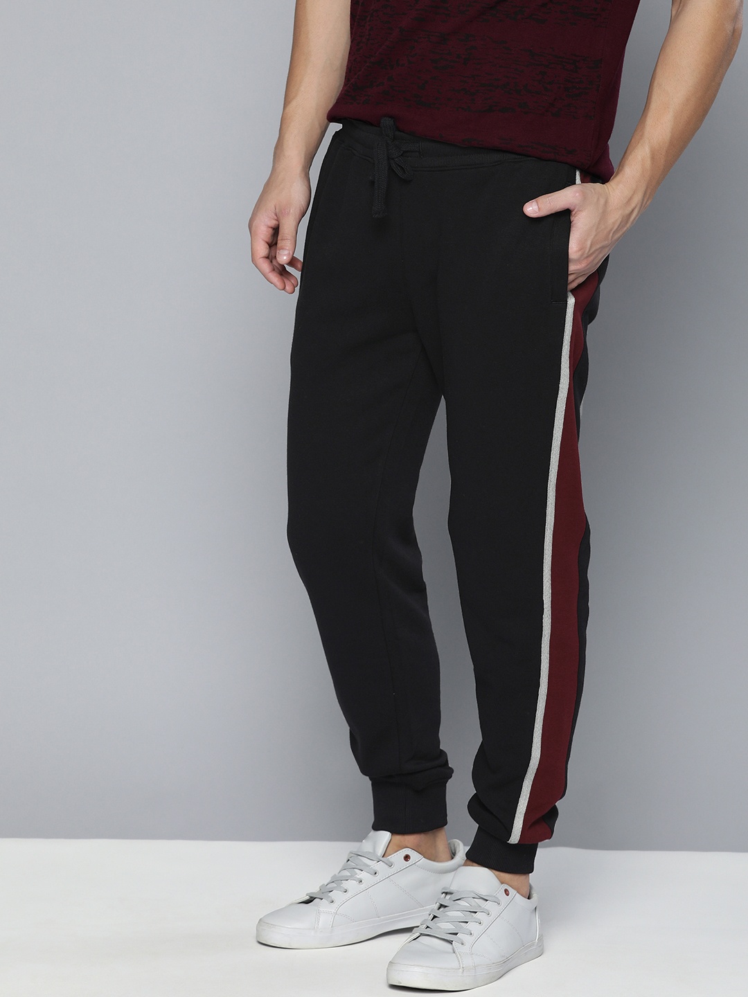 

Mast & Harbour Men Black Solid Straight Fit Joggers