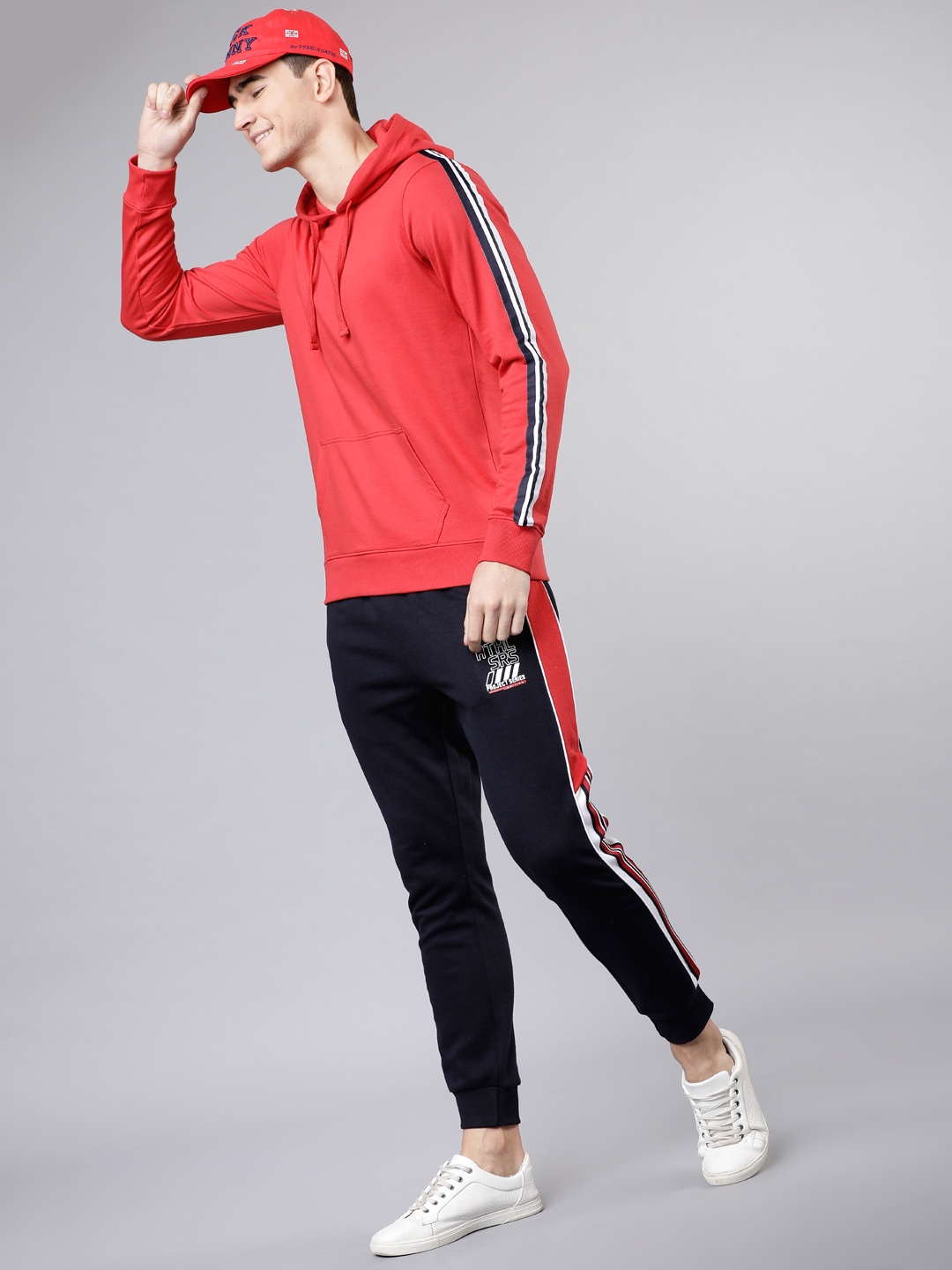 

HIGHLANDER Men Red Solid Hooded Pullover Sweatshirt
