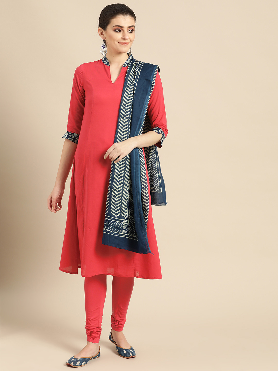 

IMARA Women Red & Navy Blue Solid Kurta with Churidar & Dupatta