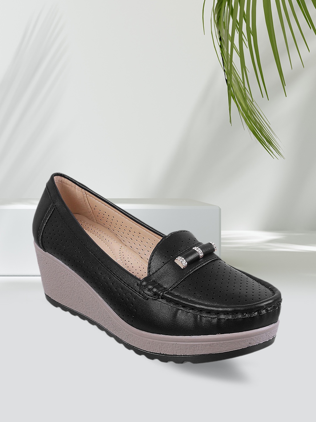 

Mochi Women Black Solid Pumps