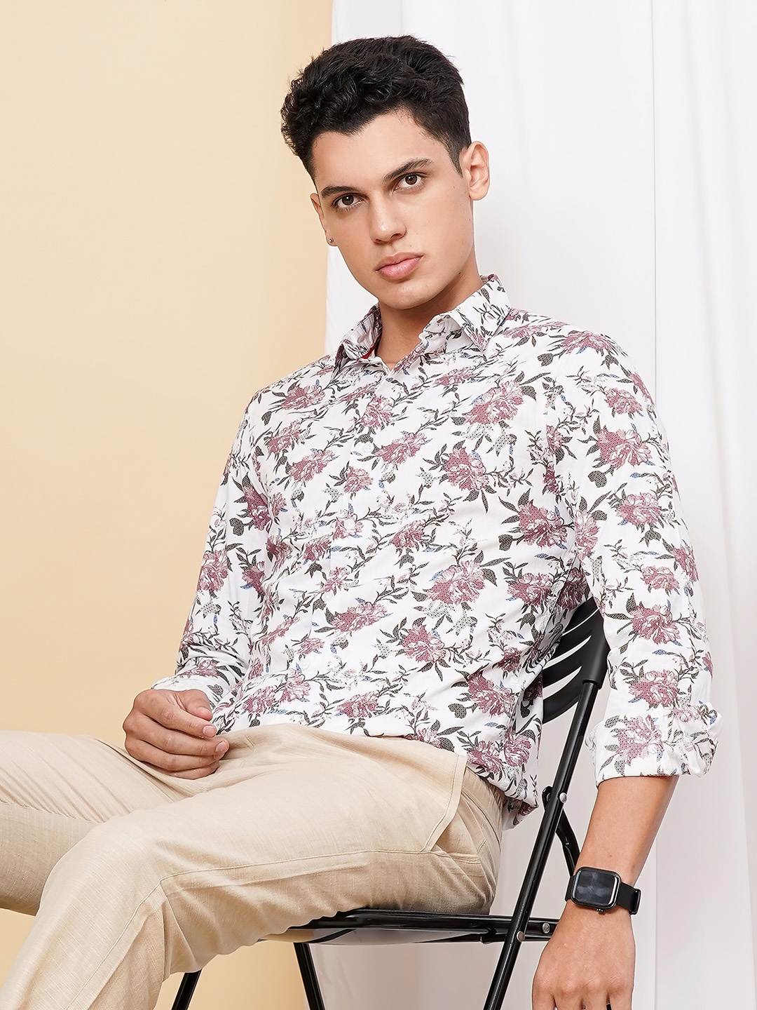 

The Indian Garage Co Men Off-White & Pink Slim Fit Printed Casual Shirt