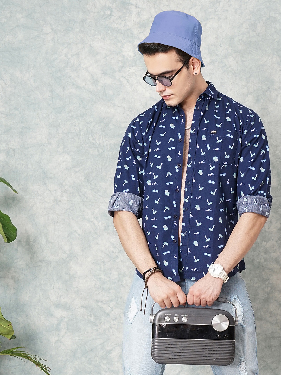 

The Indian Garage Co Men Navy Blue & Pink Slim Fit Printed Casual Shirt