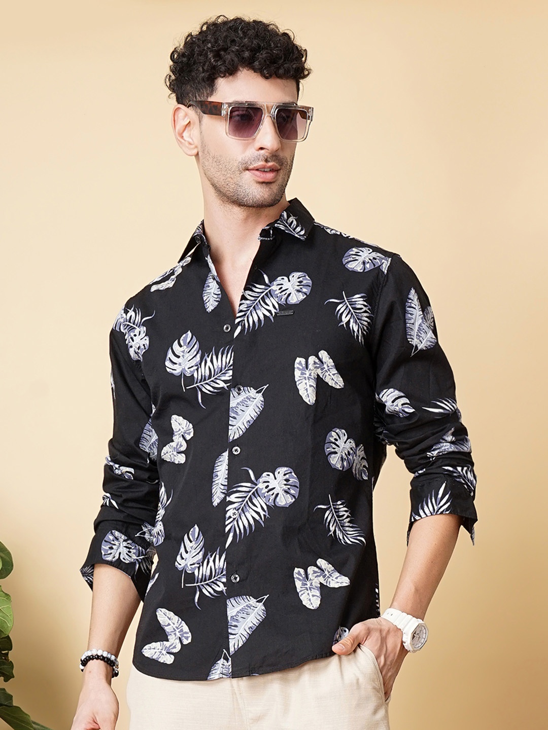 

The Indian Garage Co Men Black Slim Fit Printed Casual Shirt