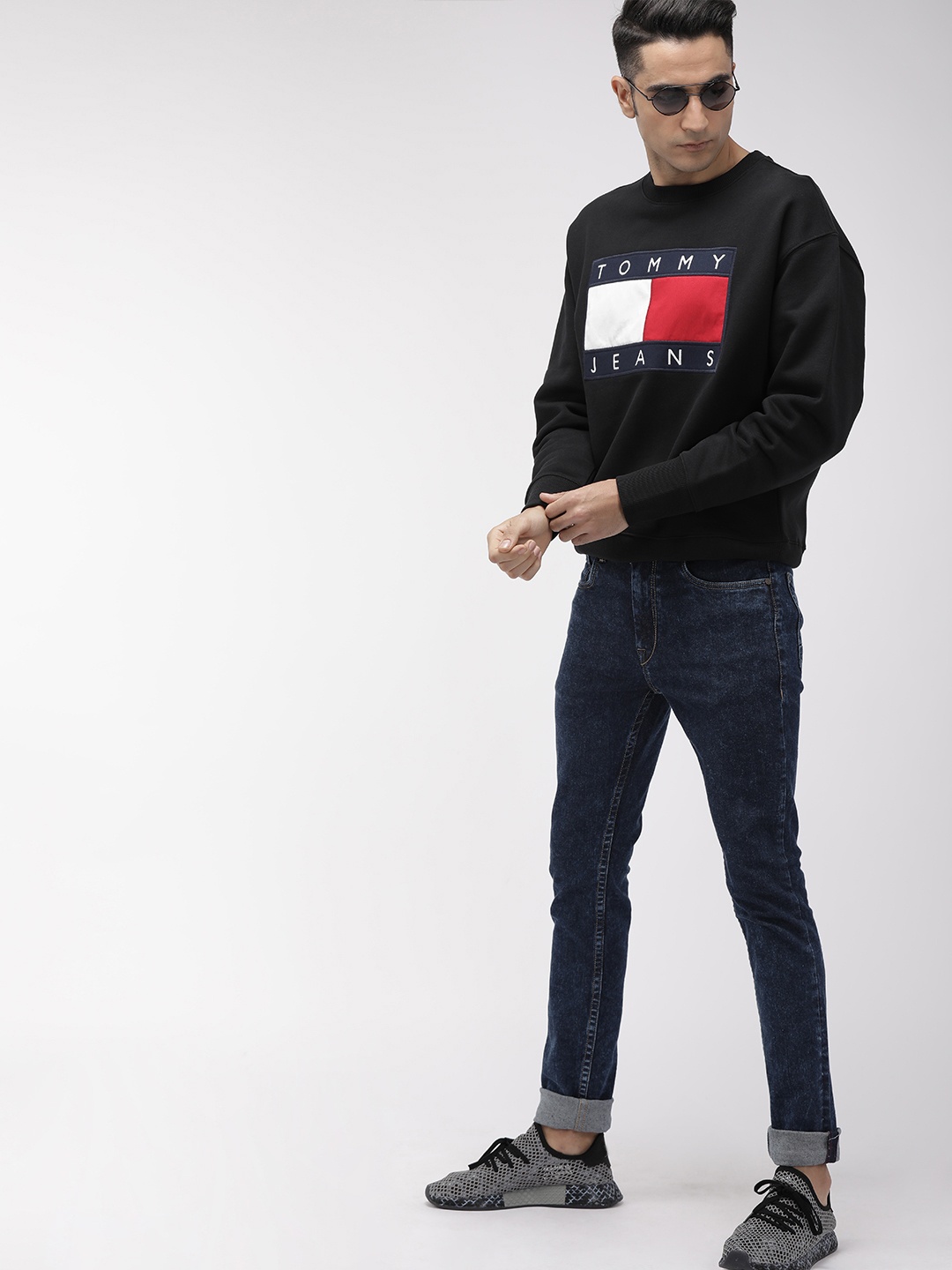 

Tommy Hilfiger Men Black Embroidered Flag Crew Sweatshirt