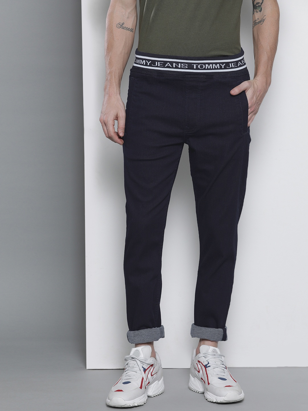 

Tommy Hilfiger Men Blue Modern Tapered Fit Mid-Rise Clean Look Stretchable Jeans