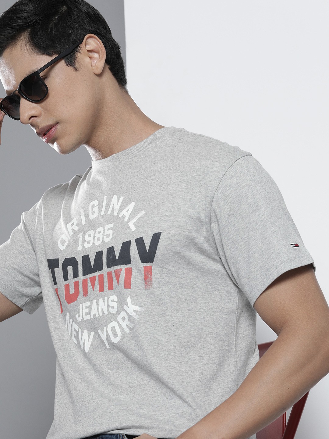 

Tommy Hilfiger Men Grey Typography Printed Pure Cotton T-shirt