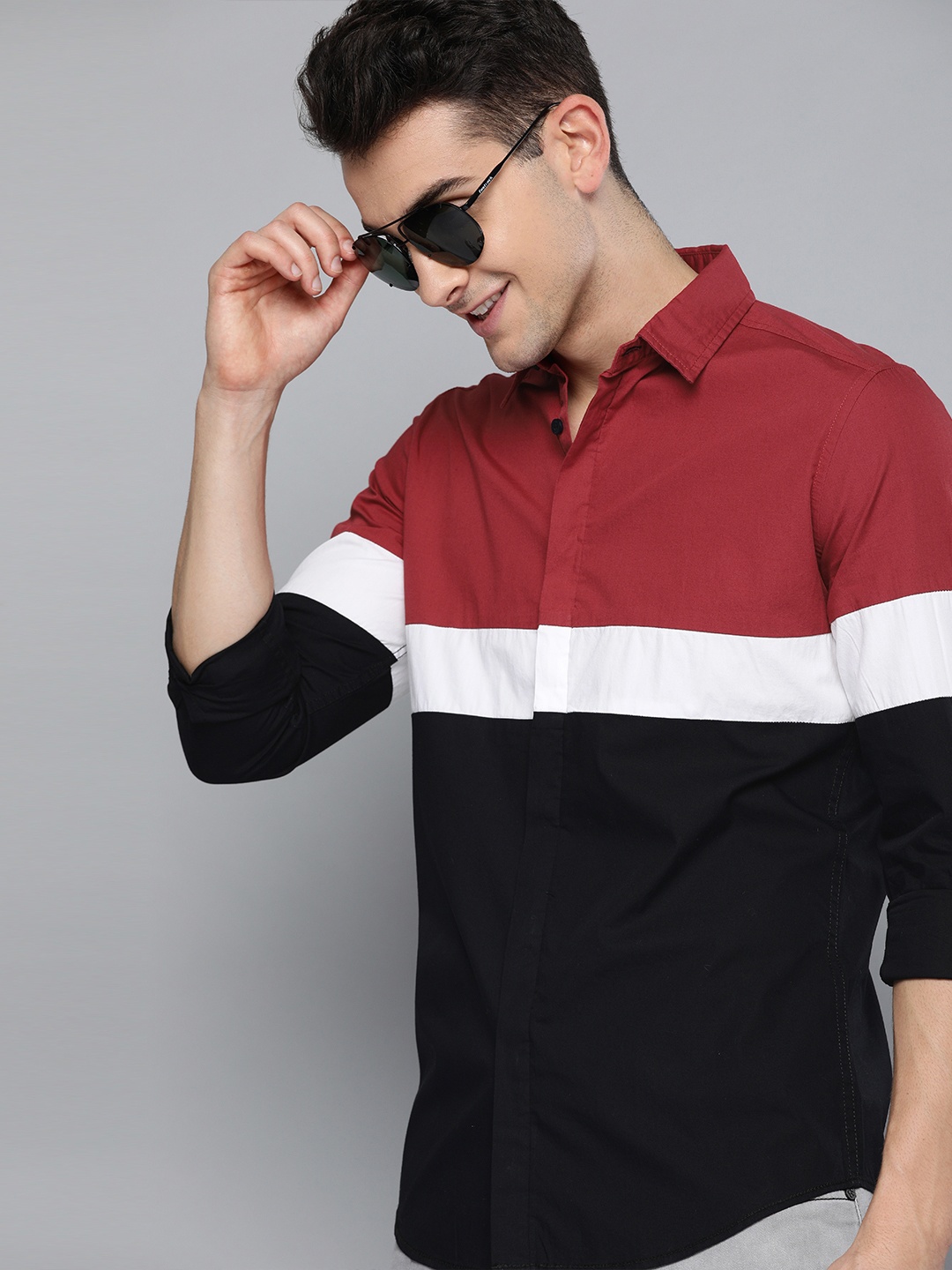 

HERE&NOW Men Black & Red Slim Fit Colourblocked Casual Shirt