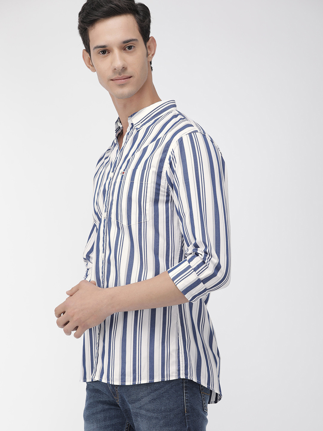 

Tommy Hilfiger Men Navy Blue & White Regular Fit Solid Casual Shirt