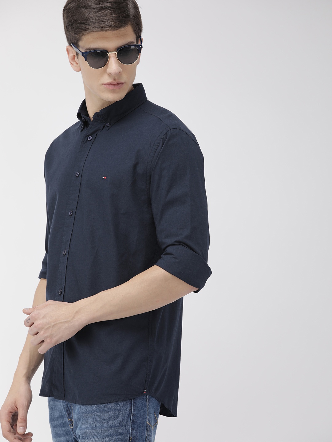 

Tommy Hilfiger Men Navy Blue Regular Fit Solid Casual Shirt