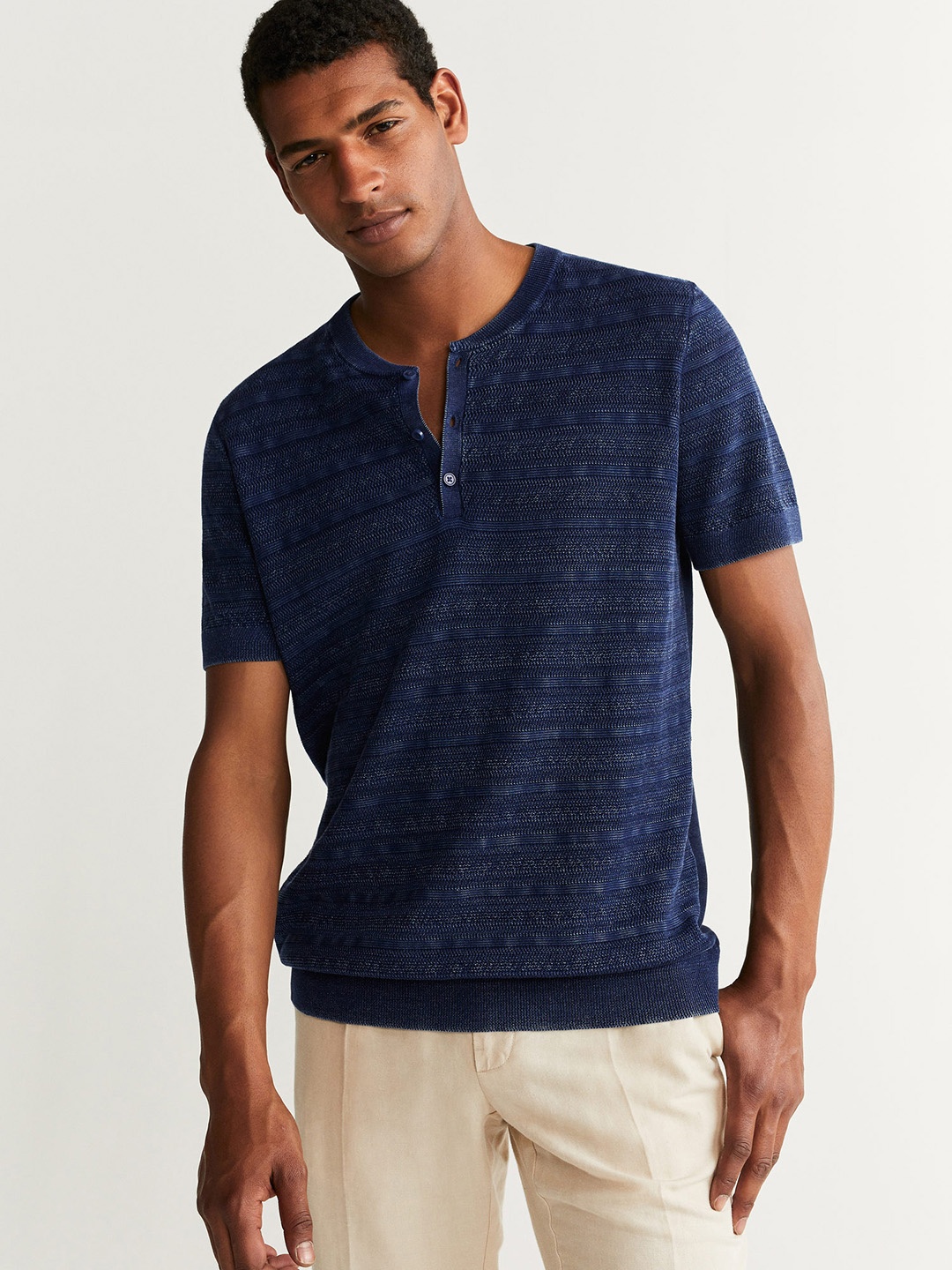 

MANGO MAN Men Navy Blue Striped Round Neck Pure Cotton T-shirt