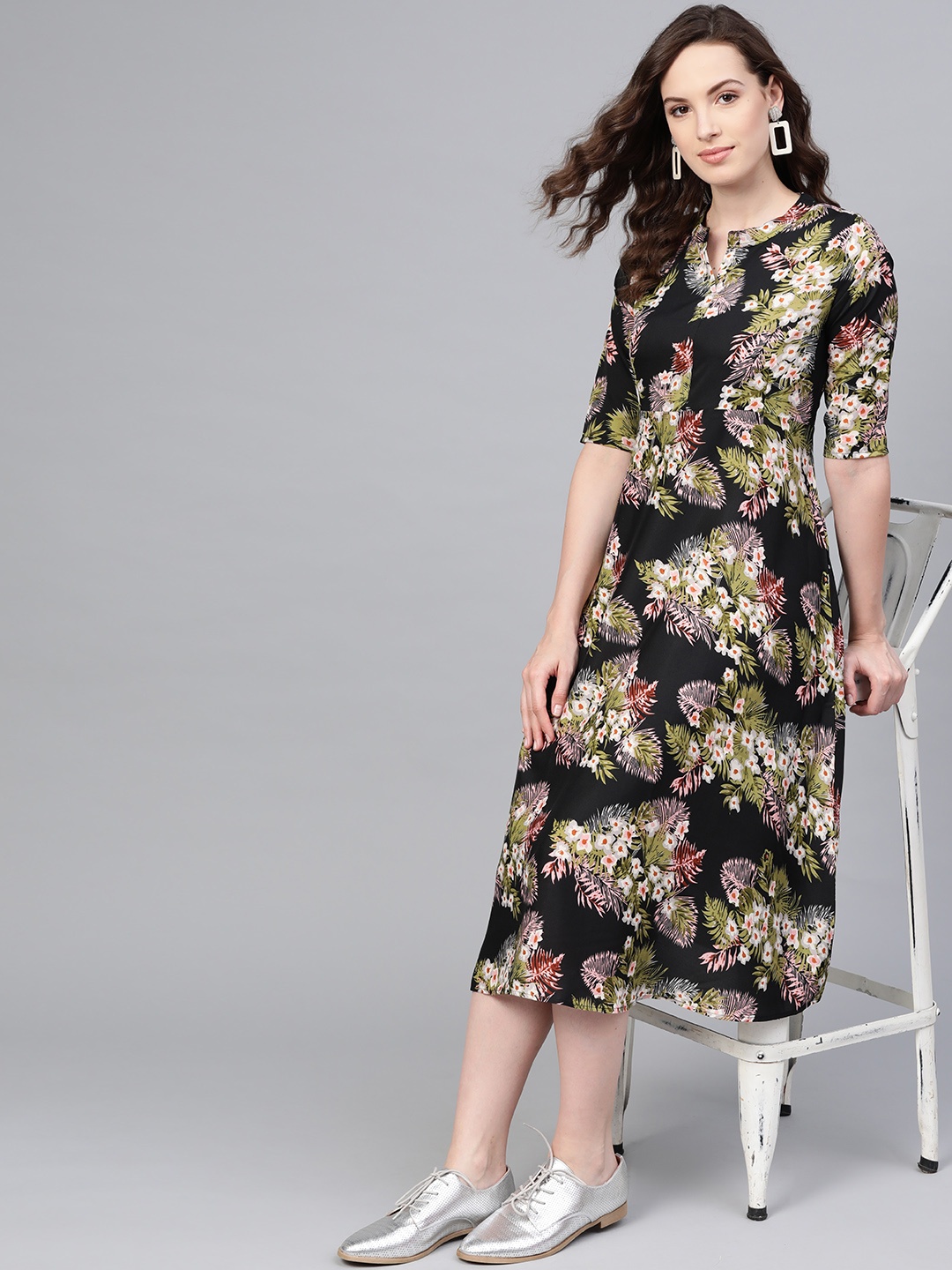 

Myshka Women Black & Green Floral Print Midi A-Line Dress