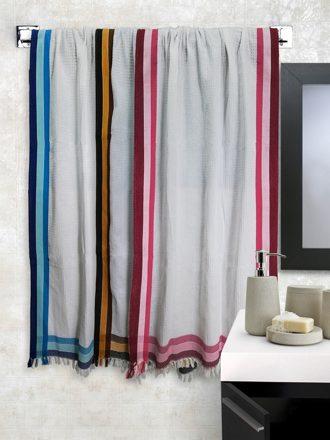 

Athom Trendz Set of 3 Grey Solid 210 GSM Premium Pure Cotton Bath Towels