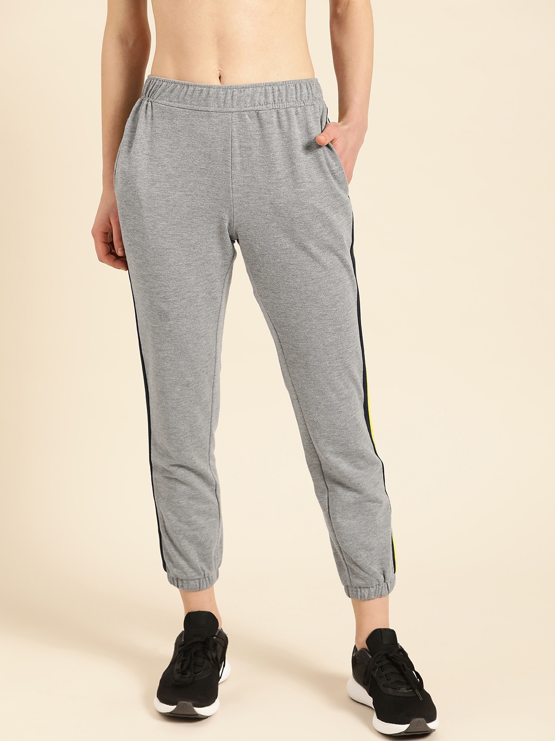 

DressBerry Women Grey Melange Solid Cropped Joggers
