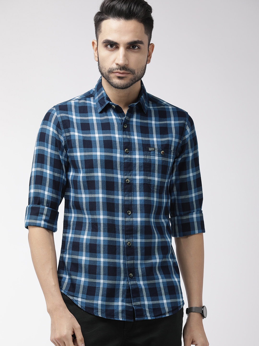 

The Indian Garage Co Men Blue & White Slim Fit Checked Casual Shirt