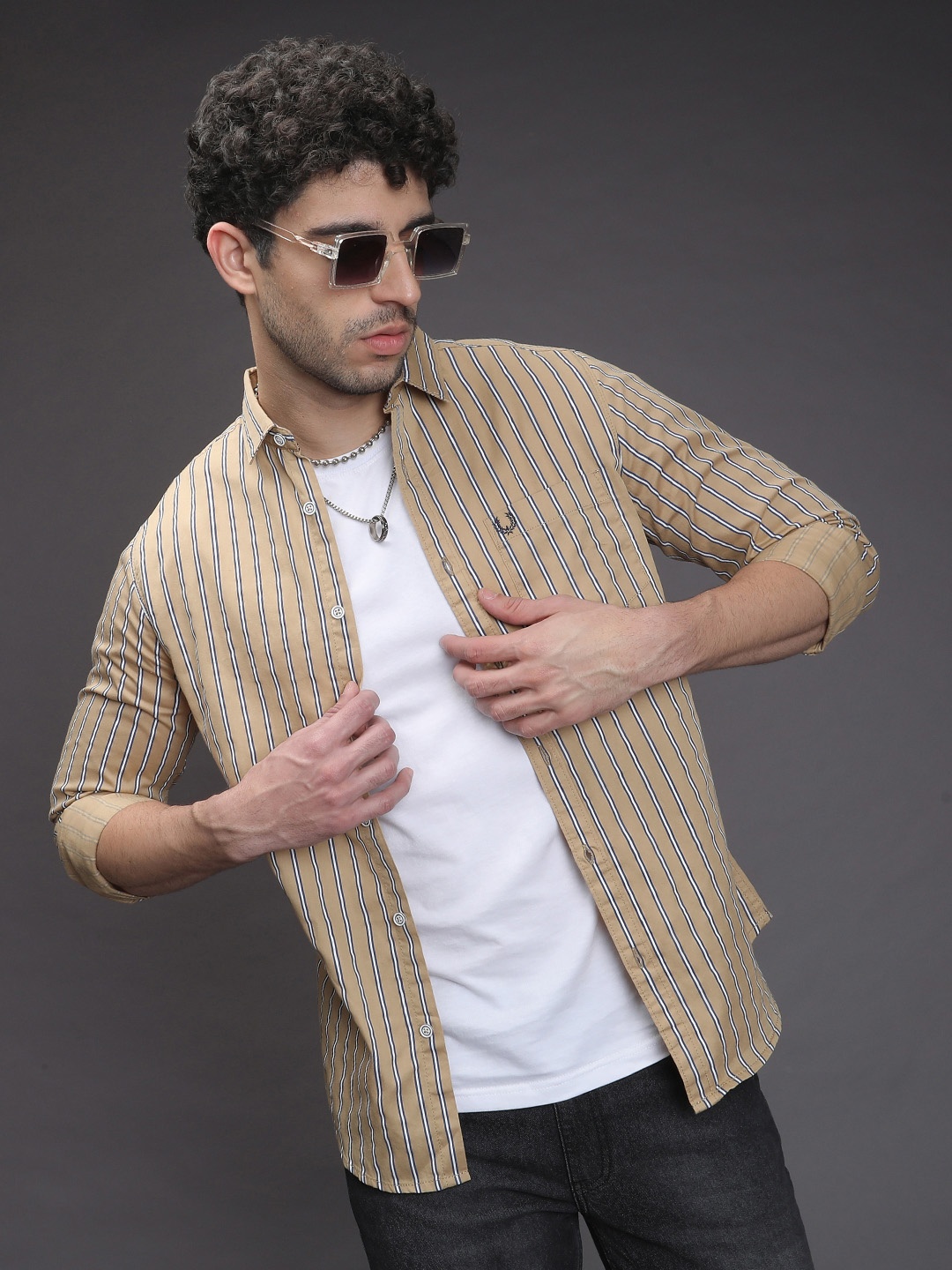 

The Indian Garage Co Men Khaki & White Slim Fit Striped Casual Shirt