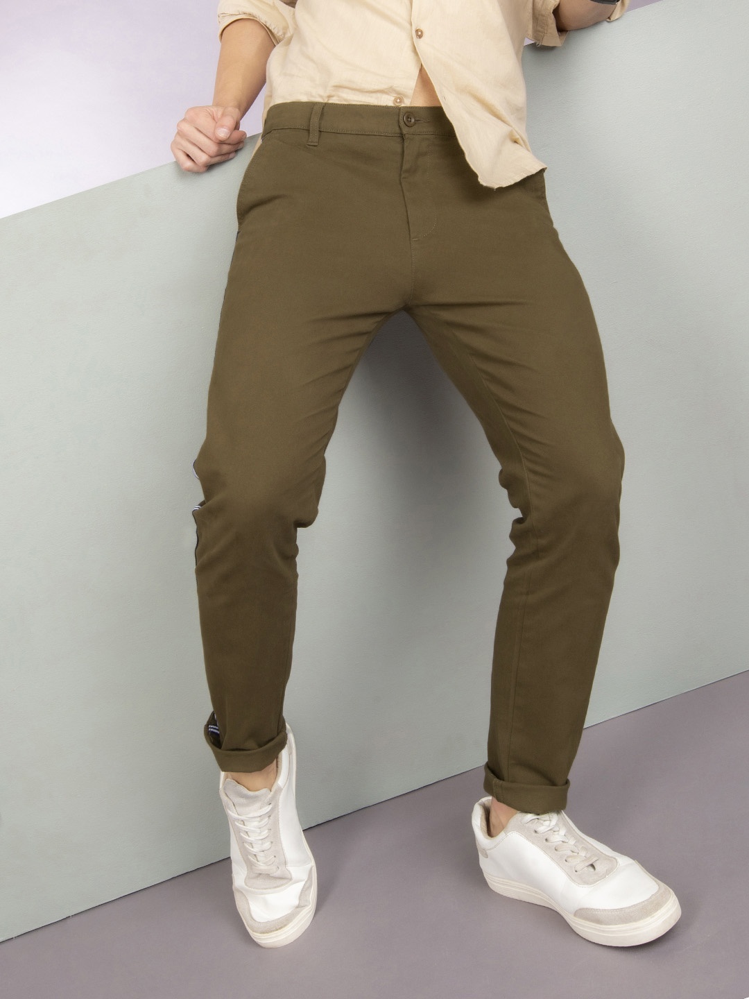 

The Indian Garage Co Men Olive Brown Slim Fit Solid Chinos With Side Taping