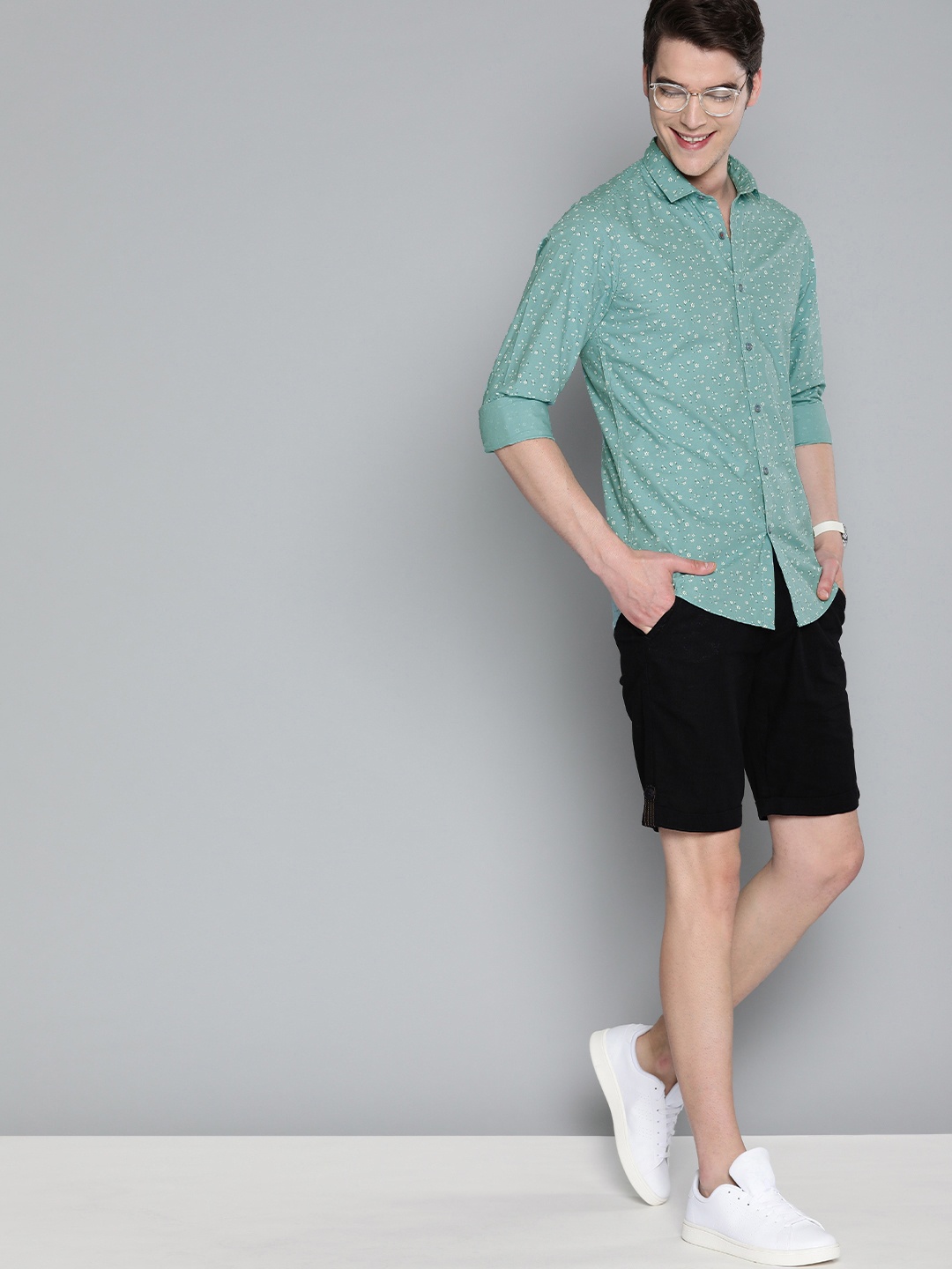 

Mast & Harbour Men Sea Green & White Printed Pure Cotton Casual Shirt